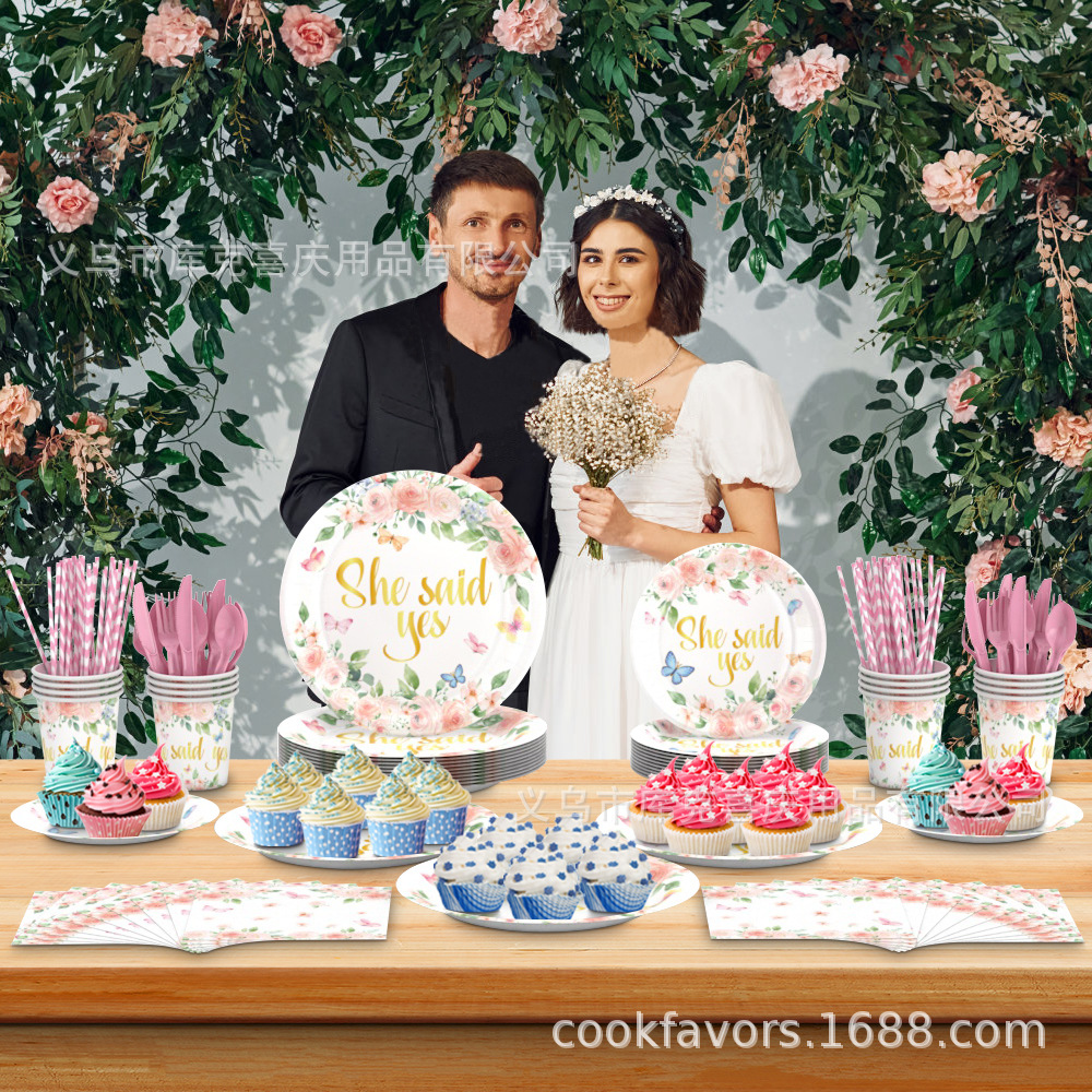 Conjunto de cubiertos de fiesta de compromiso de novia transfronterizos, bandeja de papel desechable, tazas de papel, toallas de papel cubiertos