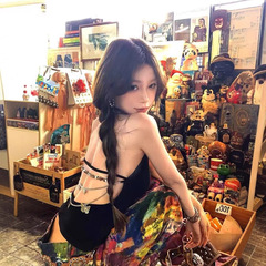夏のホットガールスリムバックレスピュアデューティーホルターネックベスト夏胸パッドデザインバタフライチェーントップ女性用