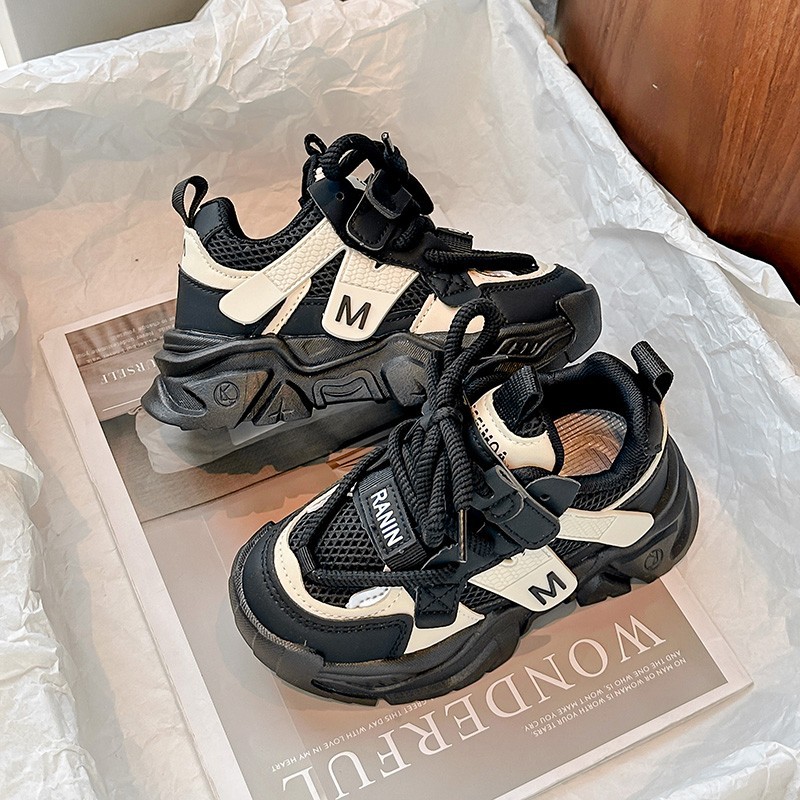 Fashionable children's sneakers