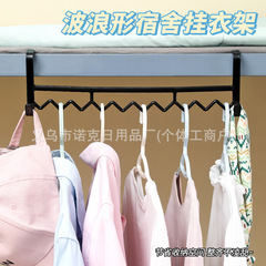 波は神器を収納して穴を開けないで多機能に服を整理します。