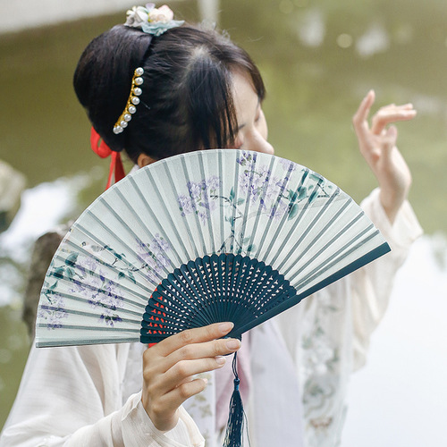 New Chinese style Suzhou retro fan sub-fan folding fan summer Chinese style Hanfu portable folding fan female small fan