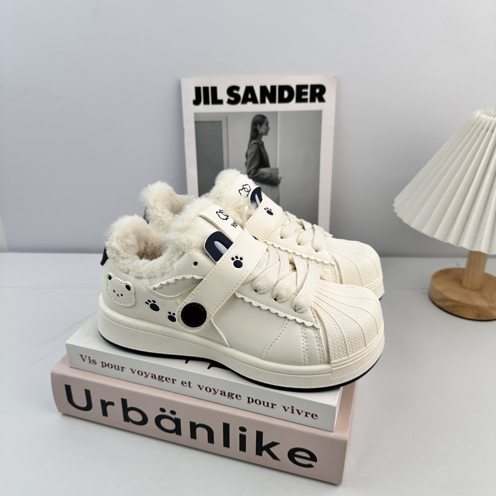 YUANBO2025 invierno zapatos de vello zapatos de mujer conchas zapatos deportivos de pan pequeños zapatos blancos de estilo universal nicho image 7