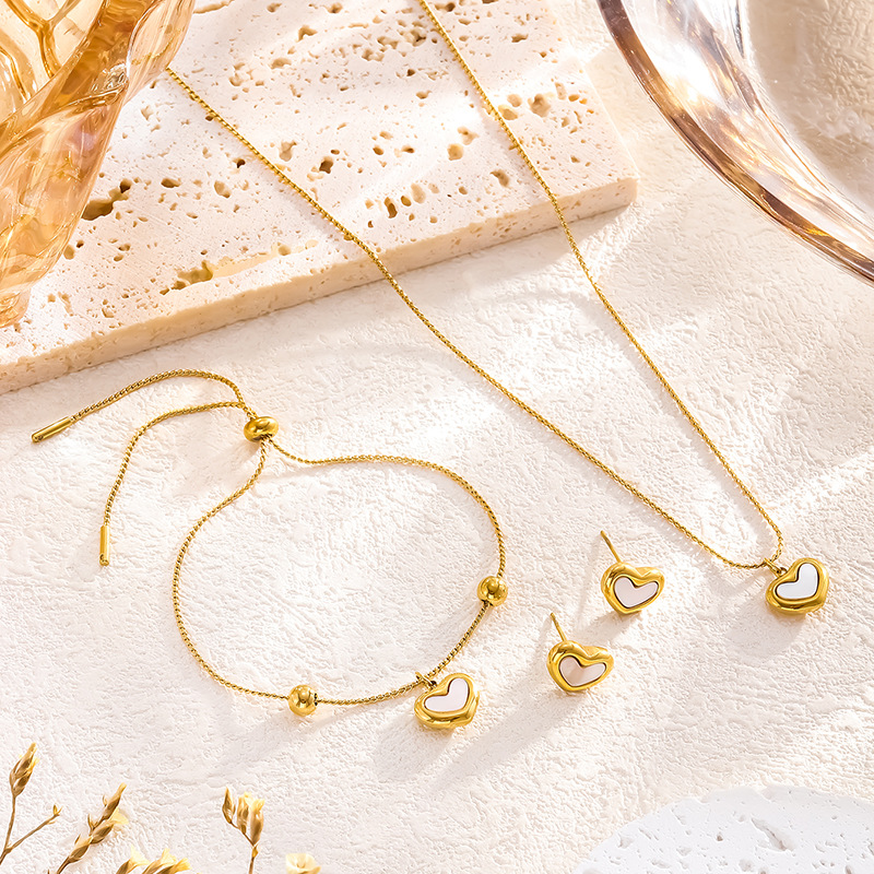 French Shell Love Necklace Women's Summer Light Luxury Simple Cold Wind Heart-shaped Pendant Collarbone Chain Internet Celebrity Explosive Wholesale