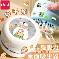 デスクトップ掃除機の消しゴム掃除機の神器を掃除します。学生はキーボードでミニ掃除機を吸います。