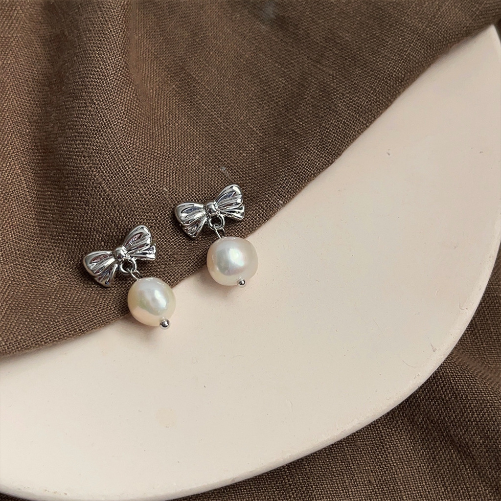 1 Pair Elegant Retro Geometric Freshwater Pearl Earrings display picture 10