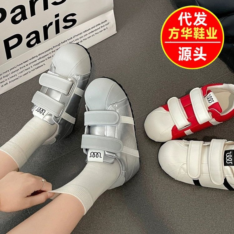 2025 otoño invierno zapatos de conchas feos y lindos marca de moda ligera velcro de suela gruesa universal pegatinas de pan de nicho zapatos casuales para mujeres