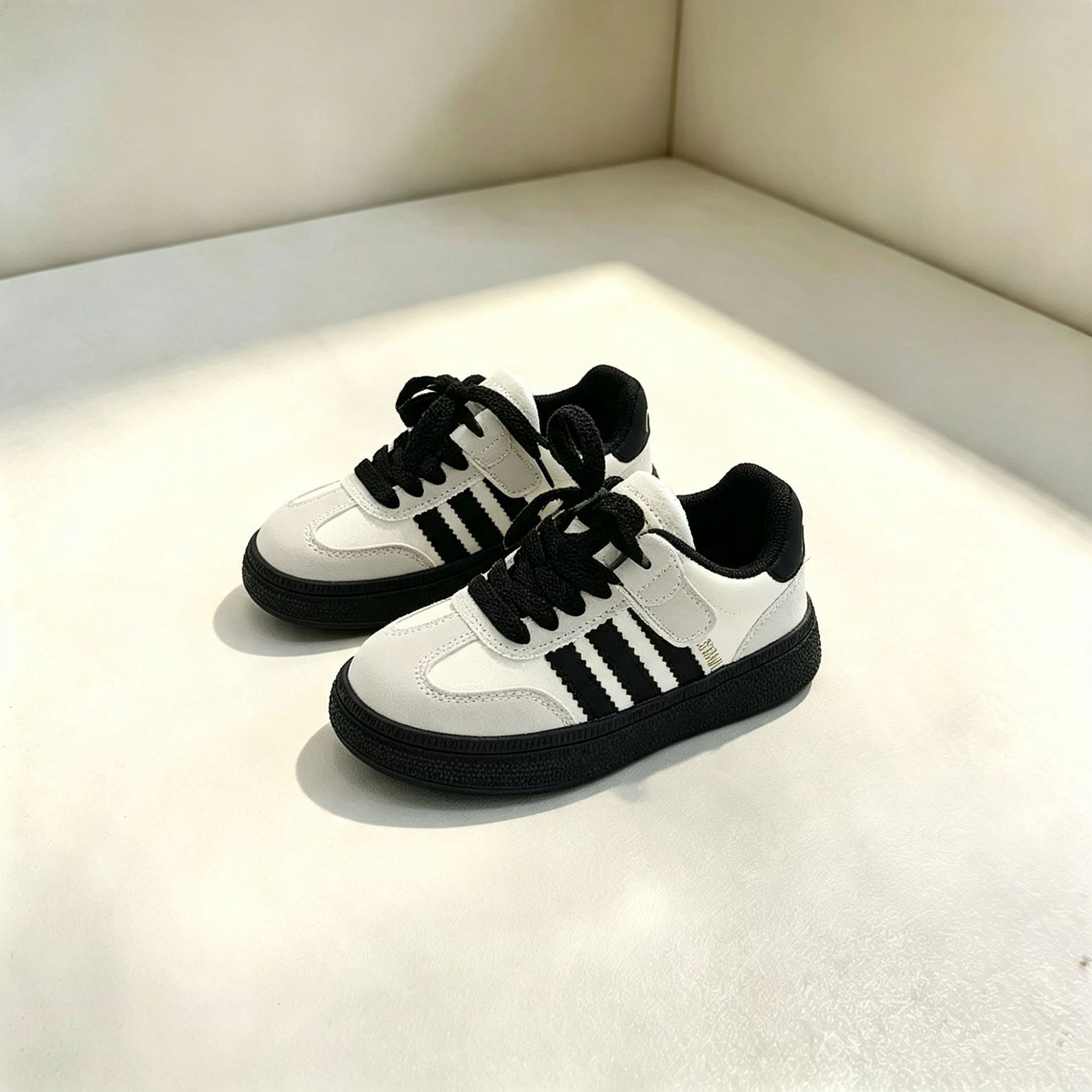 Nuevos zapatos deportivos para niños 2025 otoño niños pequeños y medianos zapatos casuales de cuero para niños 5 - 8 niñas zapatos de entrenamiento antideslizantes