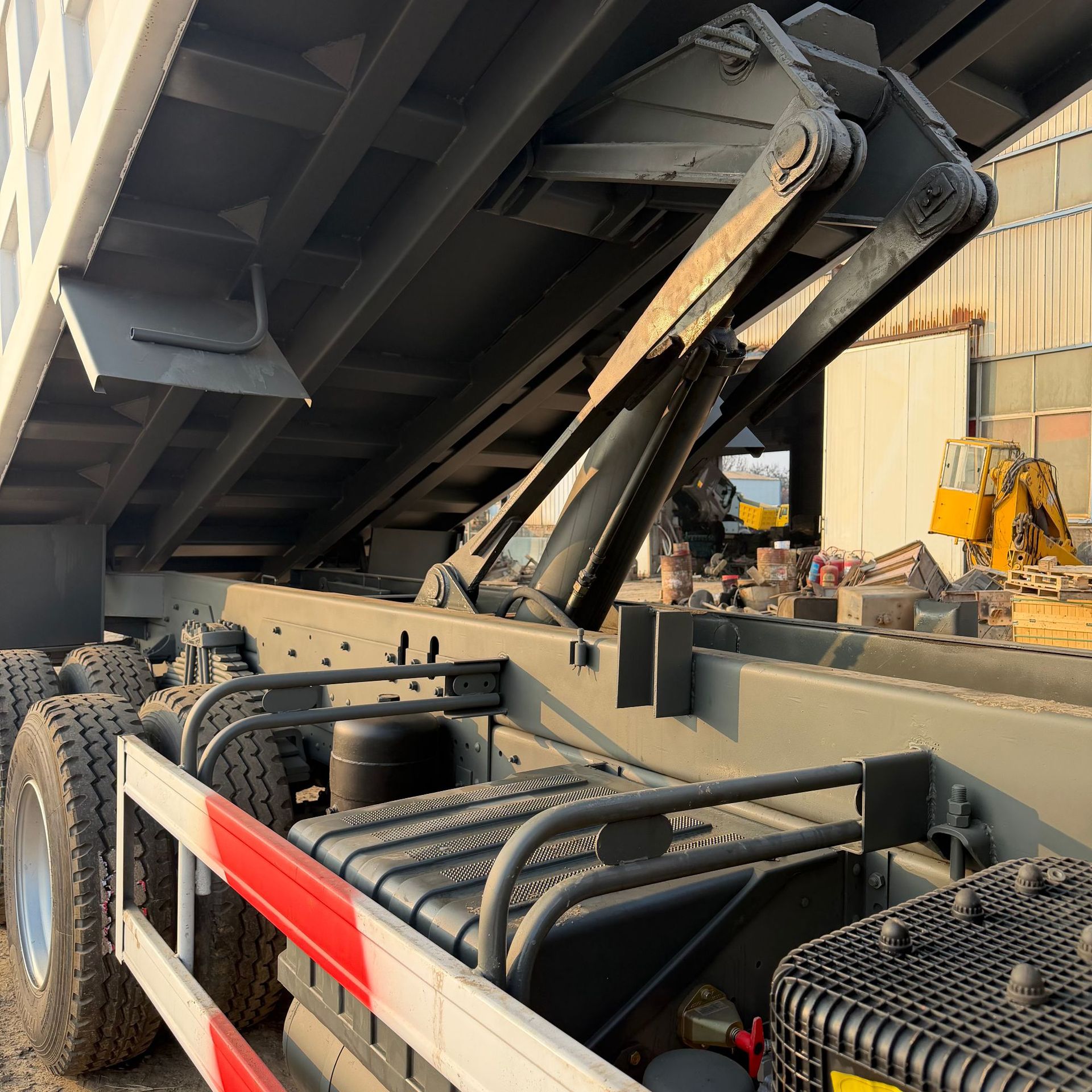 Export Cross-Border African Used Truck Howo Reinforced Bumper Rear Flip 371 Horsepower 6X4 Dump Truck