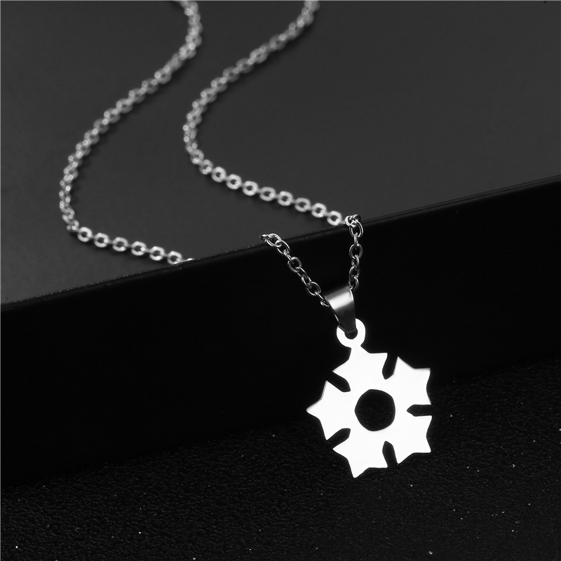 Wholesale Bijoux Simple Pendentif Géométrique Creux Collier En Acier Inoxydable Nihaojewelry display picture 43