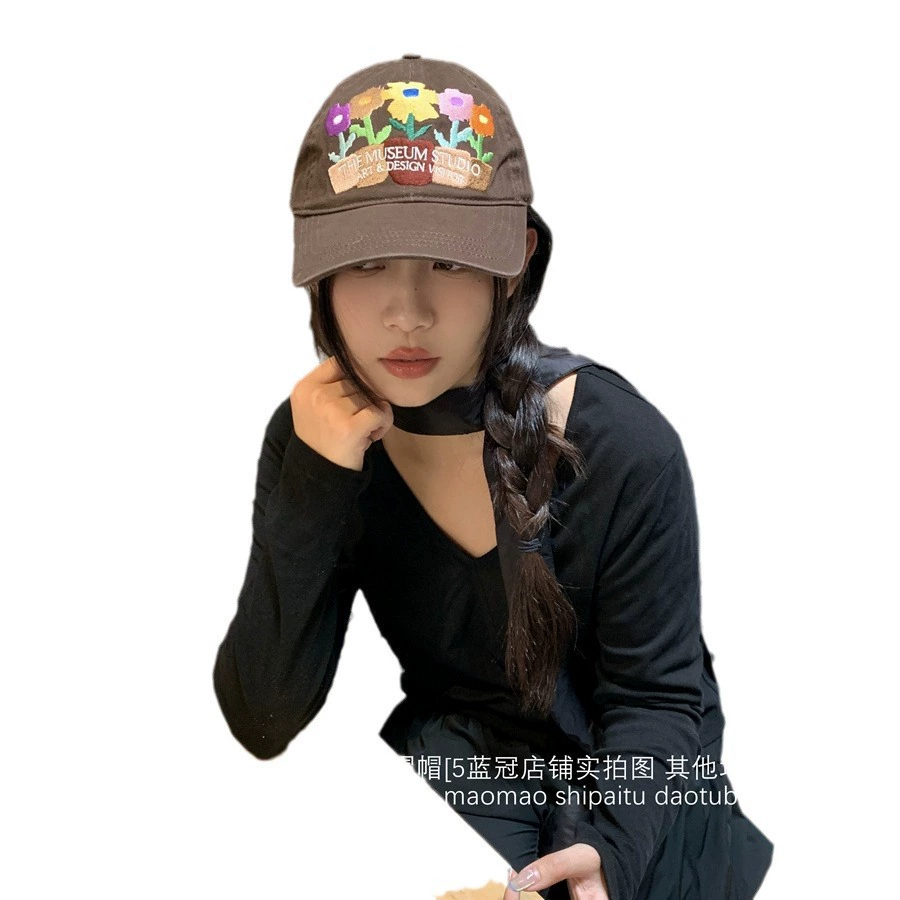 Cute baseball cap, flowered, with embroidery, for beloved