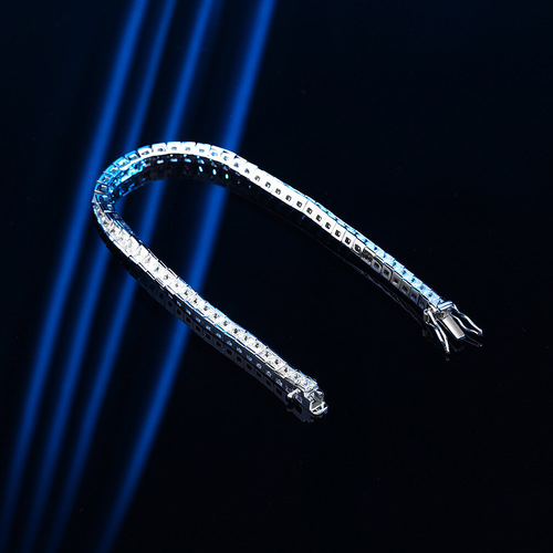 Elegant Princess Style Round Bracelet with Ins Inspired Unique Design, Light Luxury and Exquisite Quality, 925 Pure Silver Accessory with Diamond Accents (Full 20 Points)