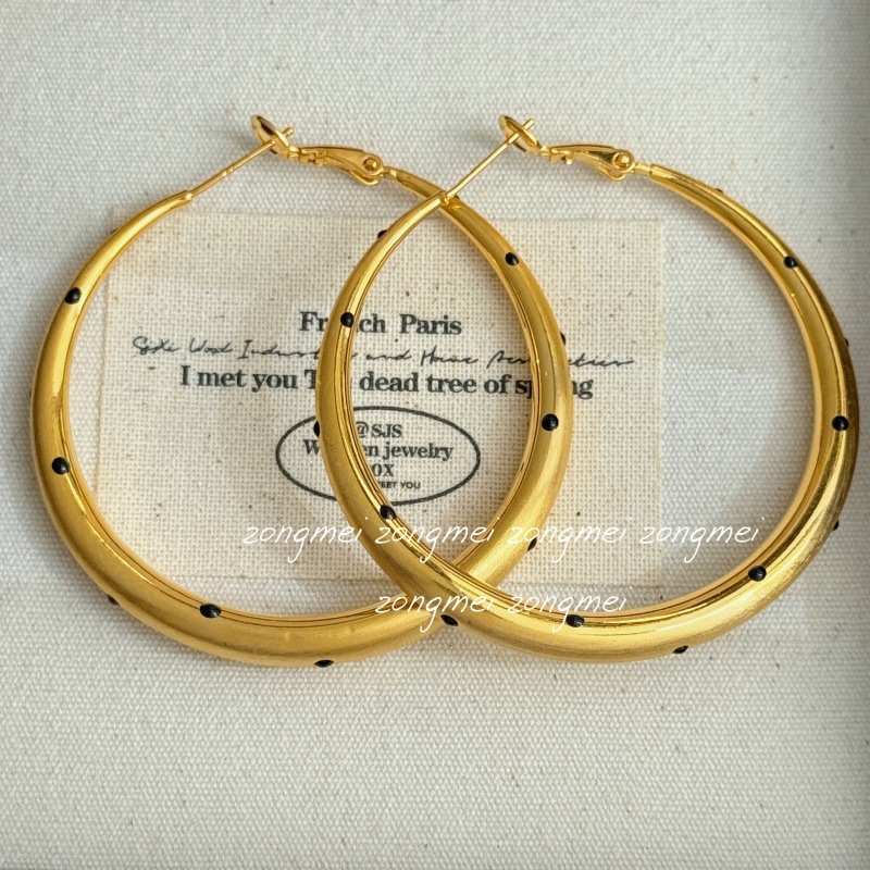 5cm gold polka dot earrings