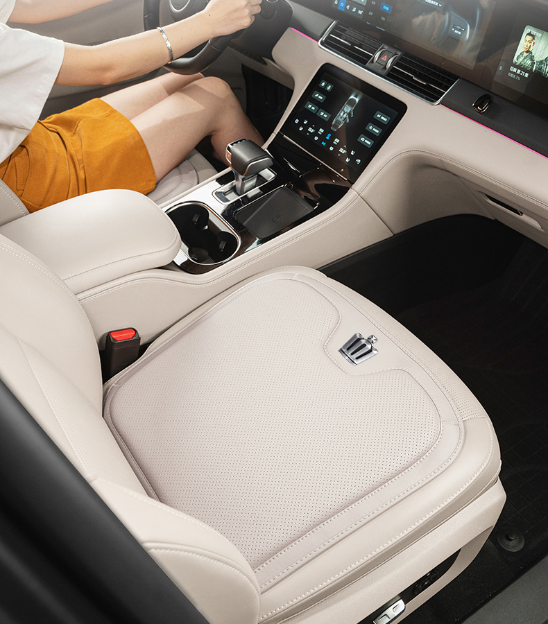 Suitable for Toyota Crown seat cushion Lu Fang/Crown 12 generation 13 generation four seasons universal seat cover interior car