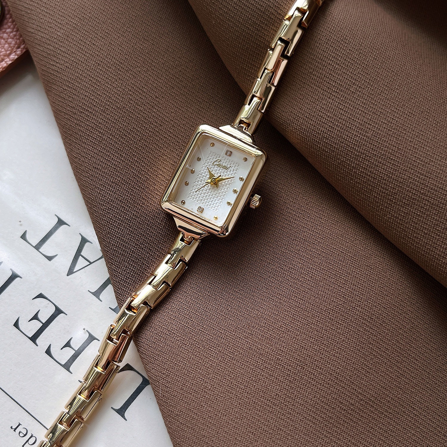 Vintage Small Retro Gold Watch Quartz Movement Rectangular Light Luxury Design Men's Watch_voghion.com