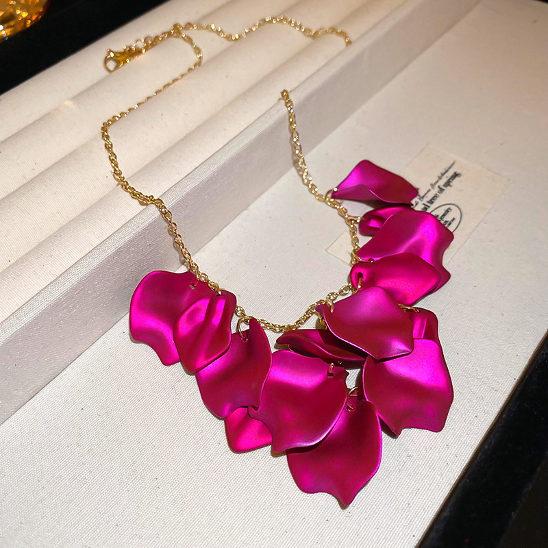 Collar de flecos de pétalos europeos y americanos Estilo de vacaciones Personalidad Diseño creativo Sentido Cadena de clavícula Moda Ligera Estilo de lujo Elegante Mujer