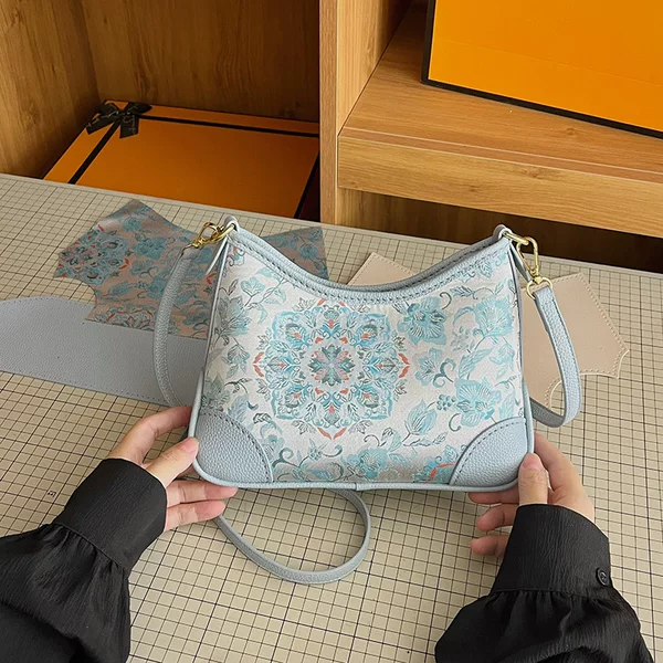 New Chinese-style DIY fabric kit for making a commuter croissant bag, a shoulder bag that can be worn crossbody, a handmade gift for women