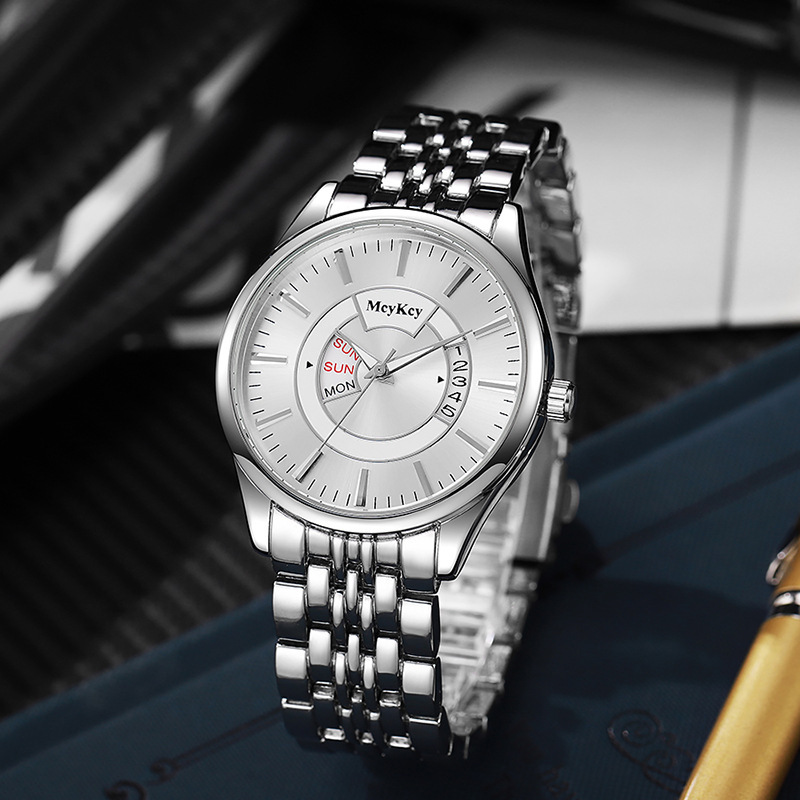 McyKcy transfronterizo nuevo reloj de cuarzo doble calendario de aleación de acero reloj de negocios impermeable venta directa de fábrica plata al por mayor