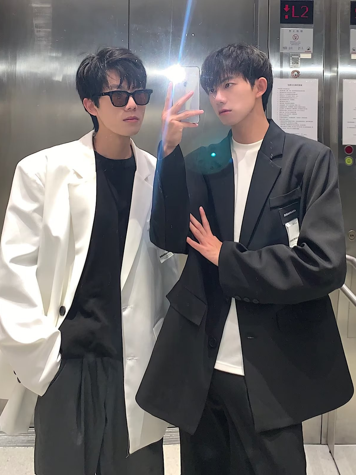 2024 nuevo estilo chaqueta blanca para hombre traje de calle frito de alto nivel para hombre traje pequeño casual estilo de Hong Kong grande