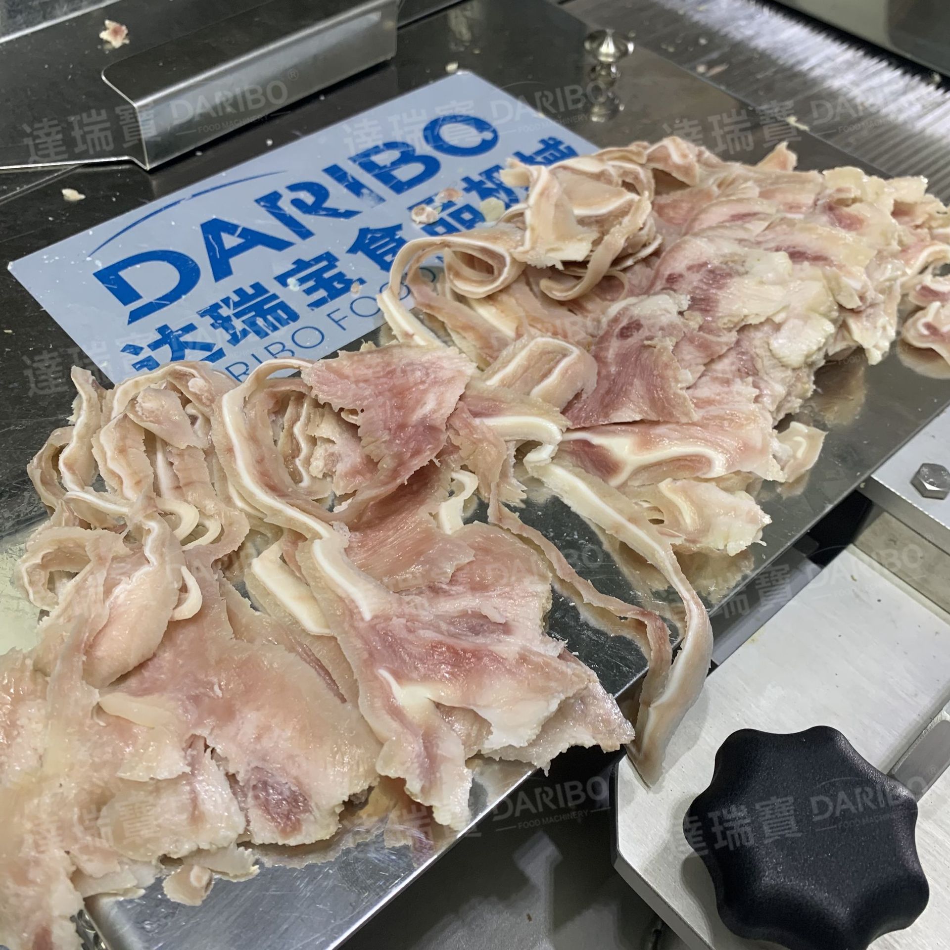 A鱼肉斜切机 龙利鱼巴沙鱼斜切鱼皮机器生产厂家可选斜切角度斜切