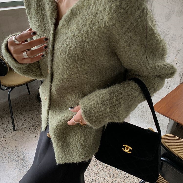 A7Seven Autumn and Winter New V Neck Thickeneded Knitted Cardigan Women's Gentle Lazy Loose Fashion Sweater Jacket Top