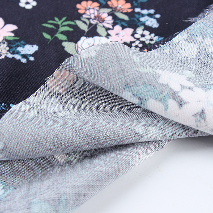 Nuevo diseño de flor promocional 135gsm 40s * 40s 54 / 55 "impresión de rayon twill camisa cara
