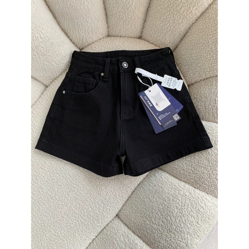 White low-waist thin denim shorts for women, new autumn and winter plus-size, hip-hugging wide-leg hot pants White low-waist thin denim shorts for women, new autumn and winter plus-size, hip-hugging wide-leg hot pants