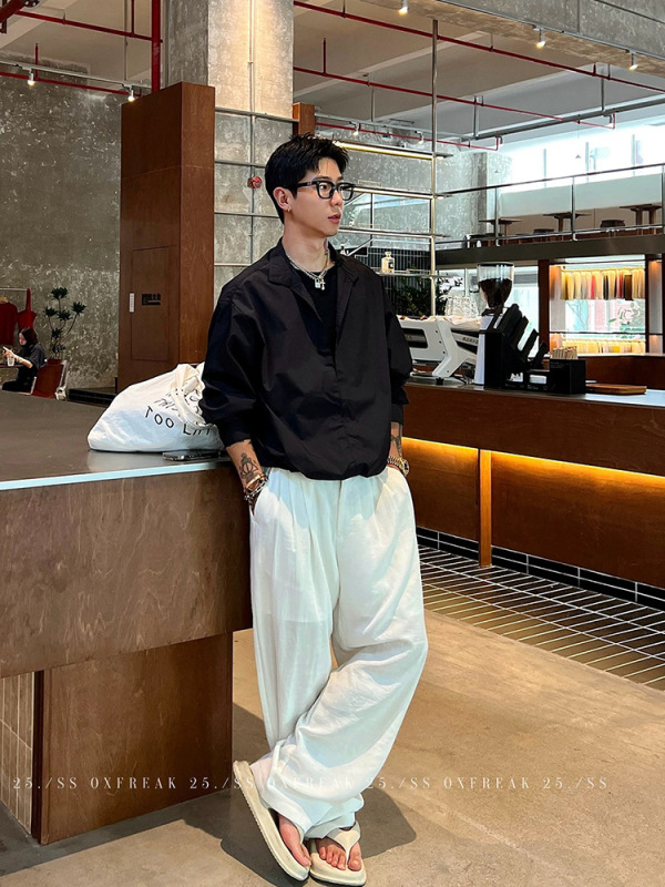 ヤッピースタイルのフェイクツーピースホワイトプルオーバーVネックシャツ、メンズ、軽くて大人っぽいニッチなスタイルのスーツ、リネンパンツ付き|undefined