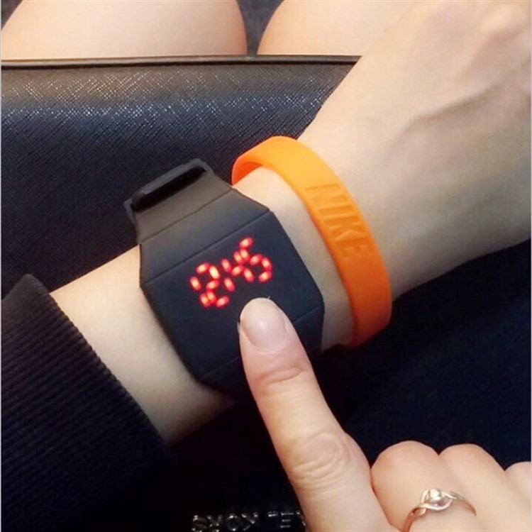 Cool black comes with battery