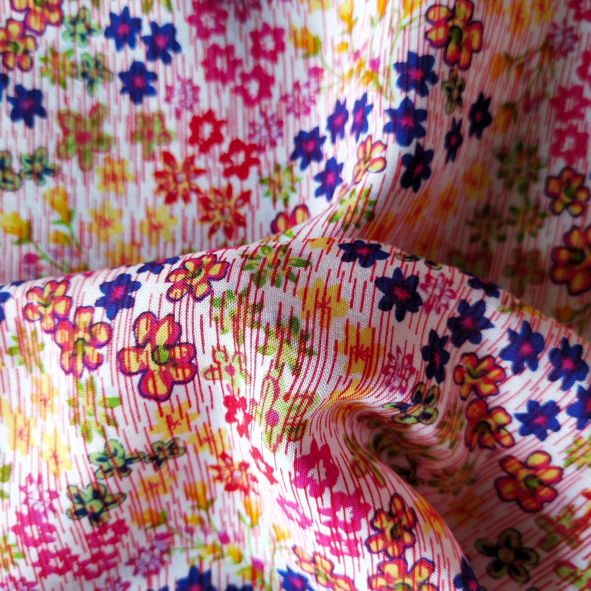 人棉印花现货 fabrics 春夏童装面料 可爱卡通手绘小花连衣裙布料