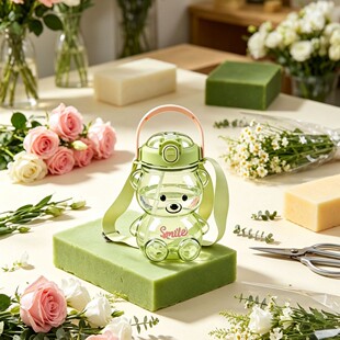 ���α؂�С�����ʹ���������ˮ�������б�汳����ˤ�p������ˮ��