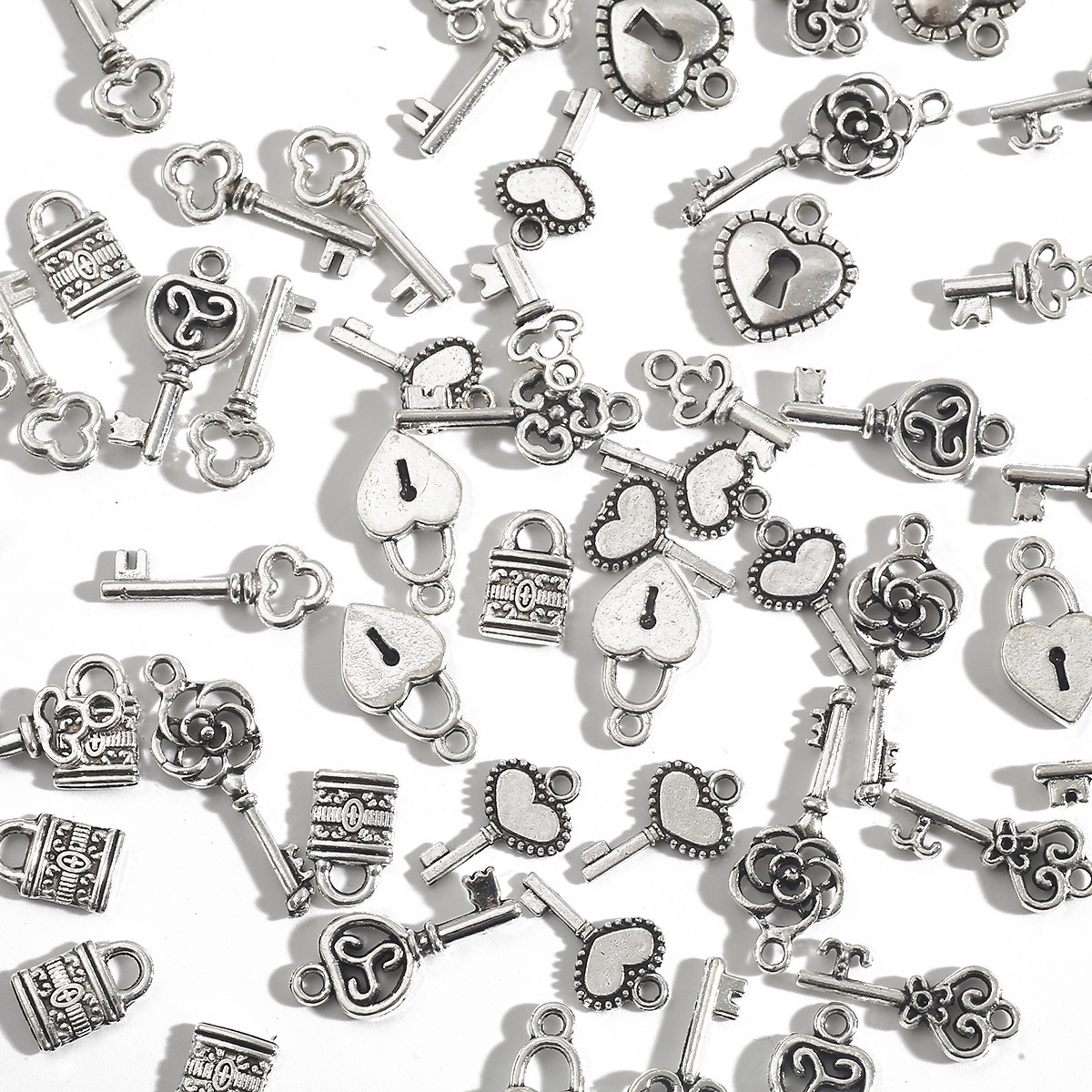 20 PCS/Package A Pack Of 30 Alloy Heart Shape Key Lock Pendant display picture 4