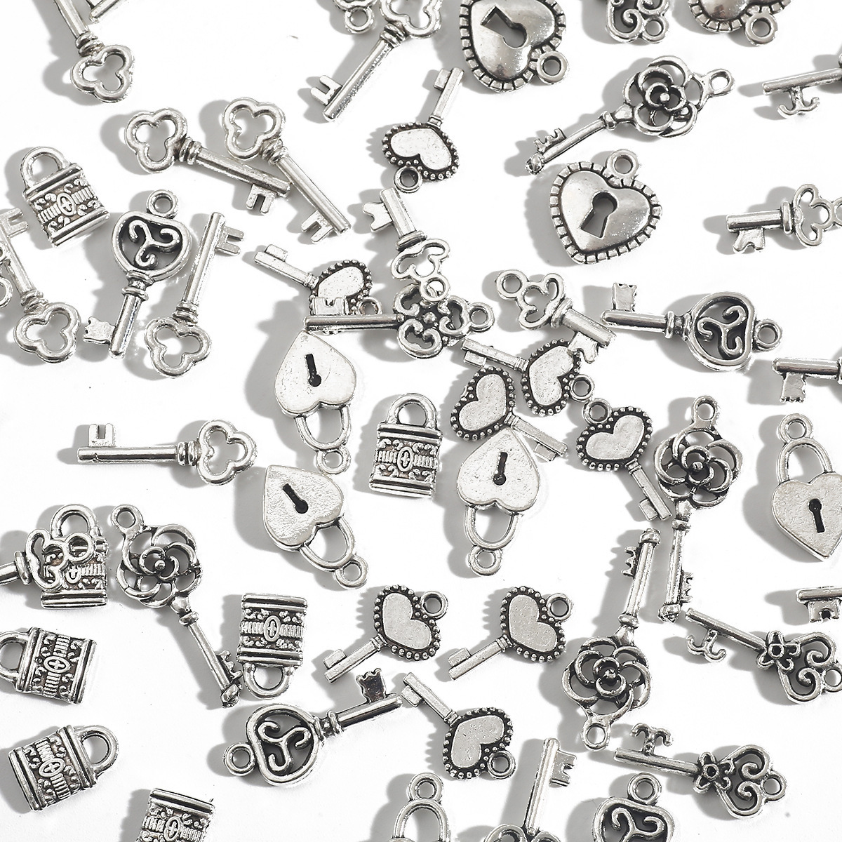 Alloy Material 20 PCS/Package A Pack Of 30 Alloy Heart Shape Key Lock Pendant