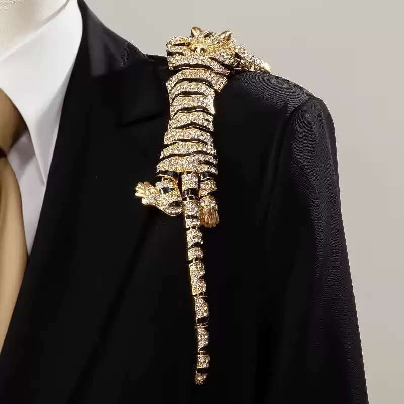 锌合金水钻中古老虎胸针重工镶嵌满钻胸花轻奢时尚饰品厂家直发