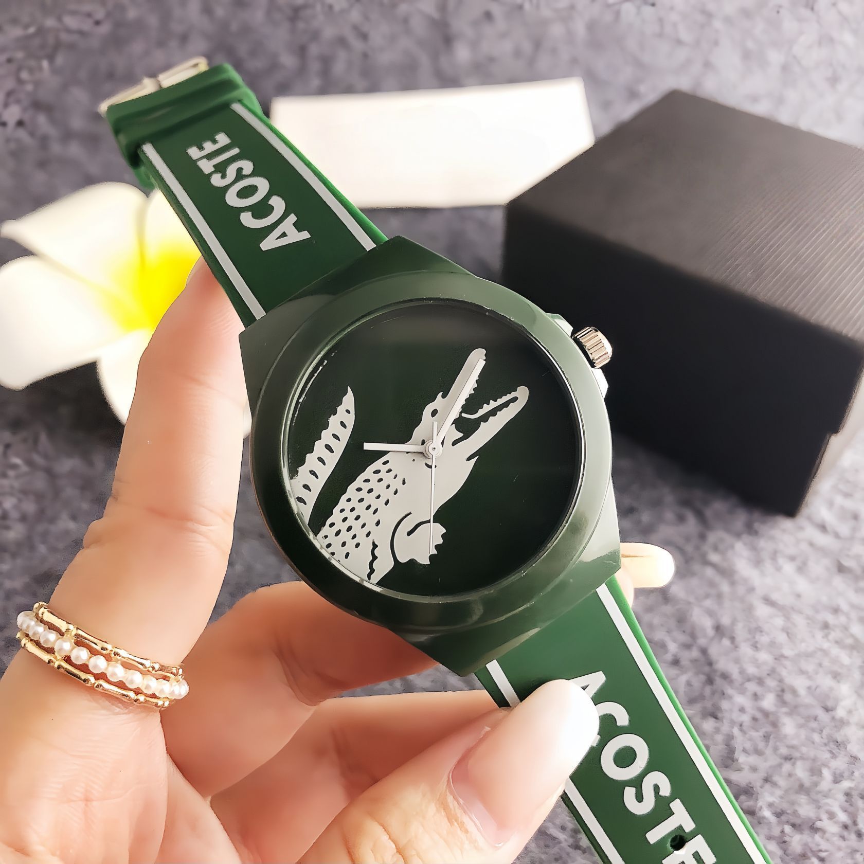 Watch, Compact, Light, Luxurious and High-End, Candy-Colored Watch, Student Sports Watch, Cute Cartoon Pattern Trendy Watch