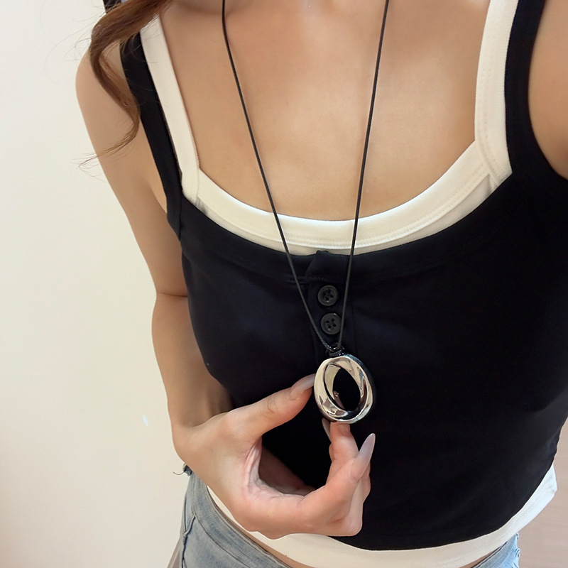 Collar colgante con cuentas de cuero artificial de estilo étnico, cadena de clavícula de diseño de nicho, collar retro simple largo