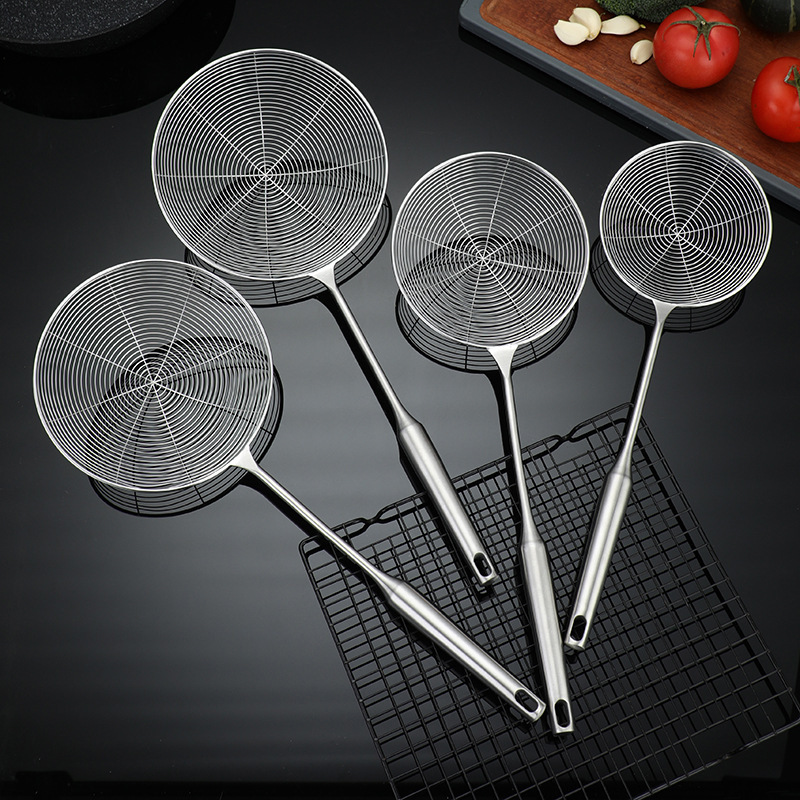 Colador de alambre de acero inoxidable Colador de olla caliente de cocina Colador de albóndigas Fideos Cuchara de mango largo Escurrir en casa Colador de pimienta