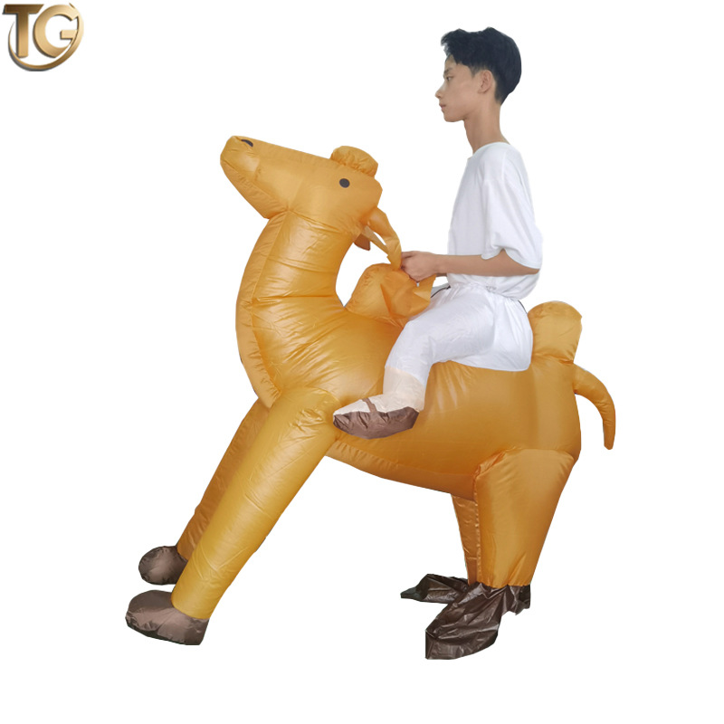 Camello en bicicleta