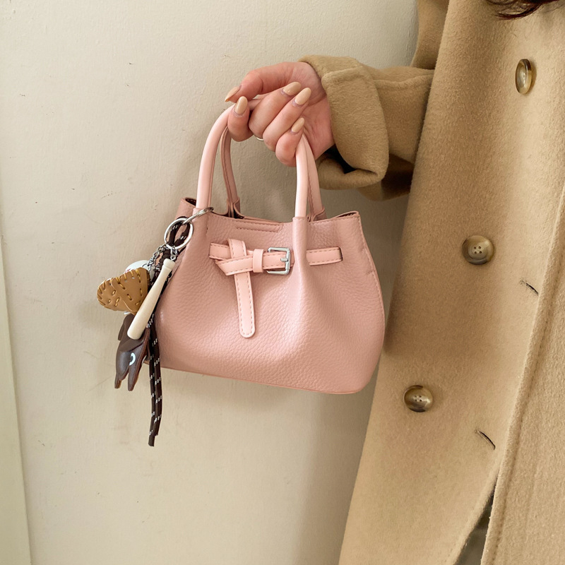 2026 Winter New Style Textured Casual Bag, Fashionable and Unique Shoulder Crossbody Bag, Trendy Simple Women's Bucket Bag