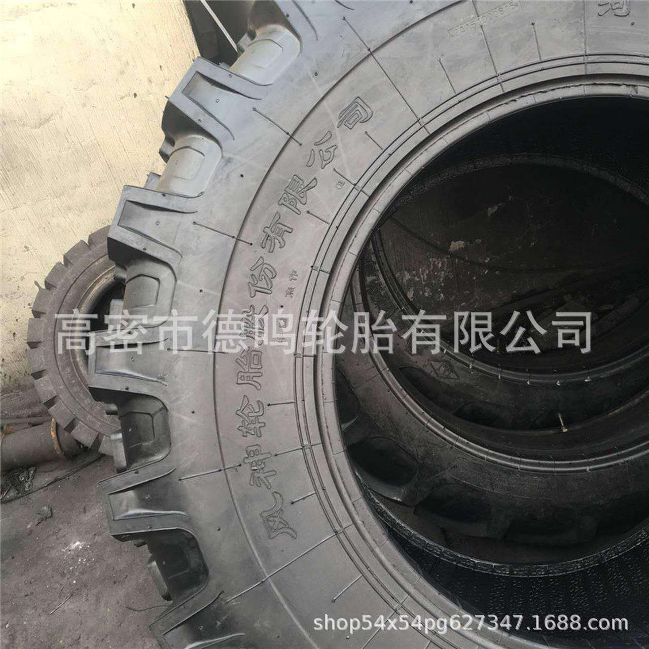 Suministro de maquinaria de construcción de neumáticos 16.9-28 neumático ocupado 12,5/80-18