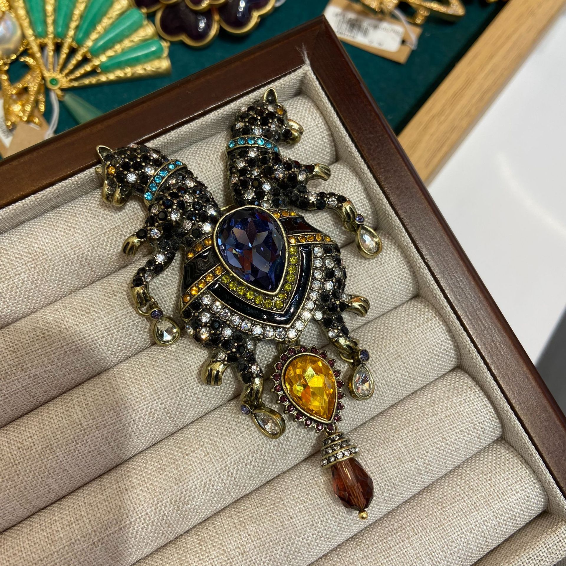 H Home Middle Ancient Real Gold Plating Luxury Heavy Industry Western Antique Czech Diamond Gem Black Double Leopard Brooch