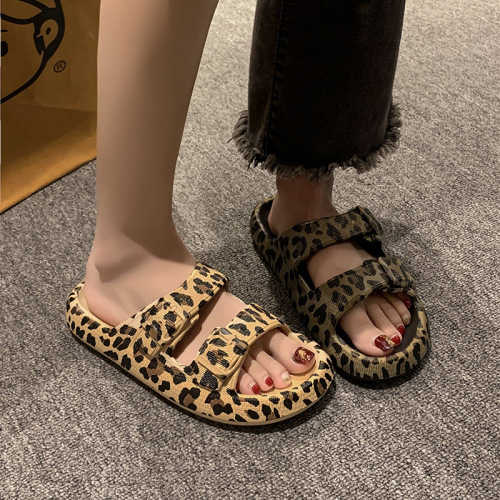 Cross-border leopard print flip-flops beach slippers women's summer outer wear beach slippers wholesale thick-soled new sandals and slippers