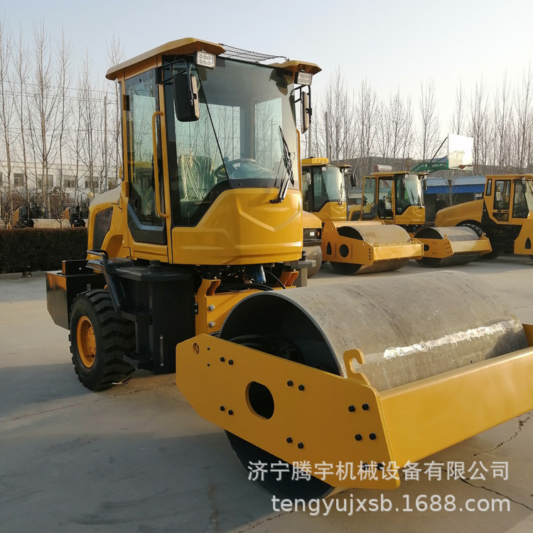 供应6吨单钢轮压路机 砂石沥青震动压路机 单滚筒座驾压路机腾宇
