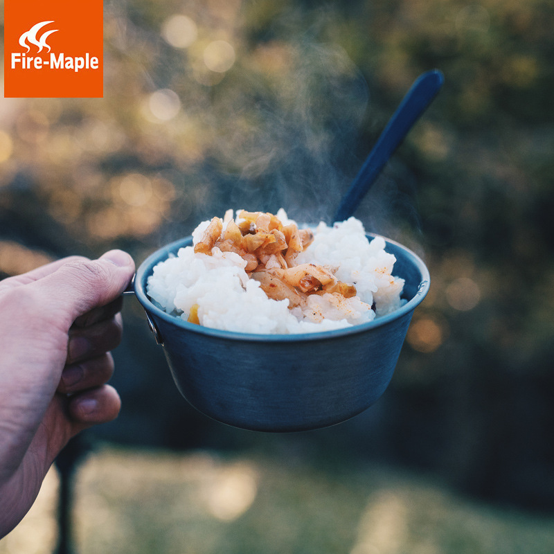 火の楓のピクニックの食器のセットは自分で運転して旅行します。|undefined