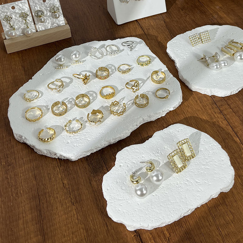 洞石膏不規則ジュエリー展示棚アクセサリー陳列パレットジュエリー陳列道具指輪イヤリングネックレス