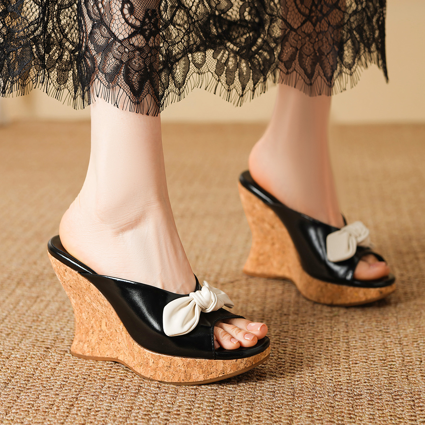 Dép sandal cao gót nữ hở mũi đế xuồng 11cm nơ bướm phong cách Hàn Quốc mùa hè — màu đen, màu trắng ngà