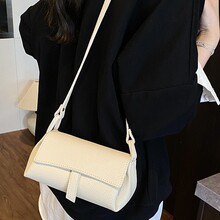 高级感洋气小包包女2025新款时尚百搭斜挎包超火单肩腋下包小方包