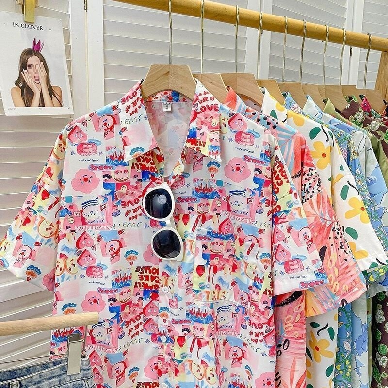 Printed design top, new beach short-sleeve student performance shirt, Hong Kong style retro floral shirt, loose fit with floral pattern Printed design top, new beach short-sleeve student performance shirt, Hong Kong style retro floral shirt, loose fit with floral pattern