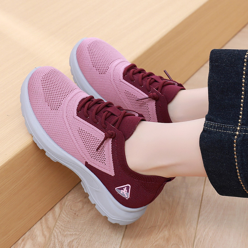 2025 Spring and Autumn New Old Beijing Cloth Shoes Women's Fly Knitted Casual Sports Shoes Plaid Slip-On Mom Walking Shoes 2025 Spring and Autumn New Old Beijing Cloth Shoes Women's Fly Knitted Casual Sports Shoes Plaid Slip-On Mom Walking Shoes