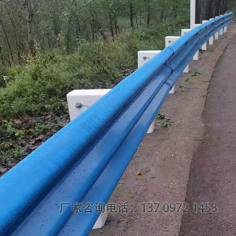 Fábrica de barrera ondulada de Hubei suministro spot barrera de acero anticolisión de autopista doble onda tres onda barrera de protección