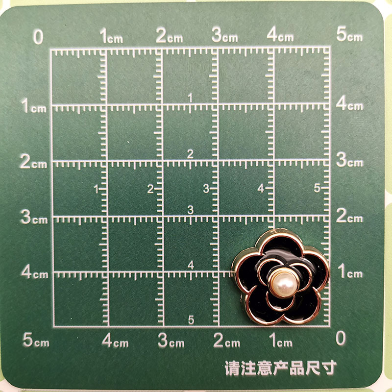 Temperamento de moda blanco y negro pequeño viento fragante cuatro hojas accesorios de plástico corazón de melocotón DIY pinzas de cabello material de ropa de correa